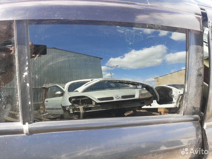 Уплотнитель стекла двери Kia Spectra 1.6 S6D 2008