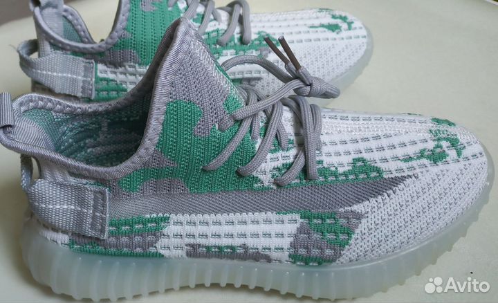 Кроссовки женские