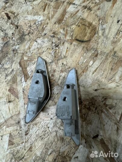 Повторитель поворота на крыло передний Левый/Правы