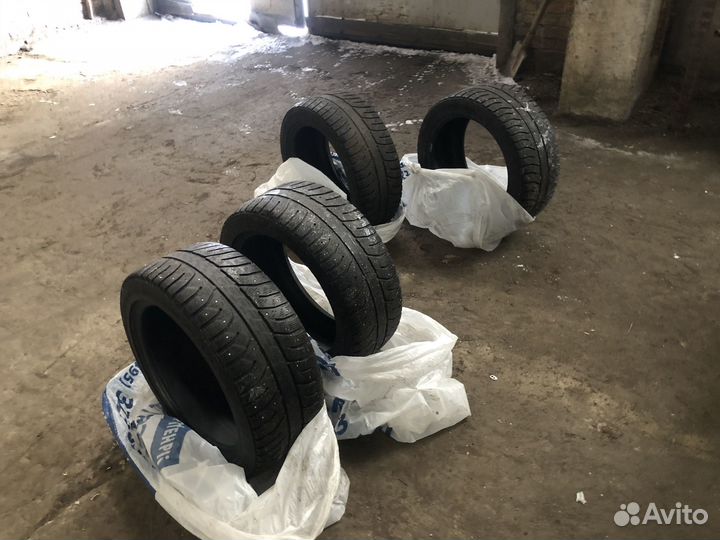 Bridgestone Ice Cruiser 7000 245/45 R17 99T