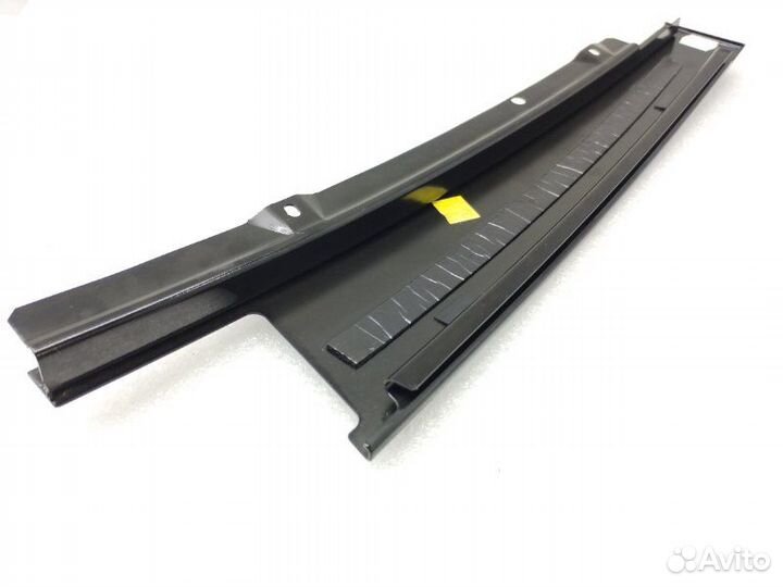 Накладка двери задняя левая Mercedes-Benz E-Class