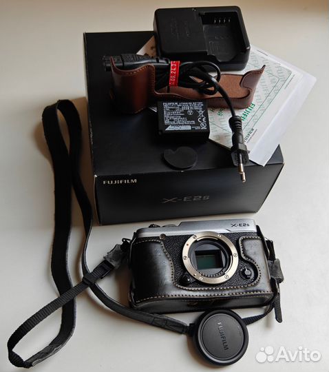 Продам фотоаппарат Fujifilm X-E2S body silver