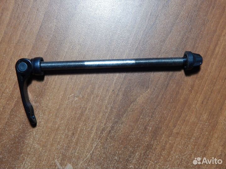 Ось втулки с эксцентриком