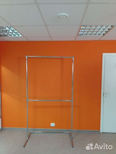 Вешалка напольная новая (над комодом)