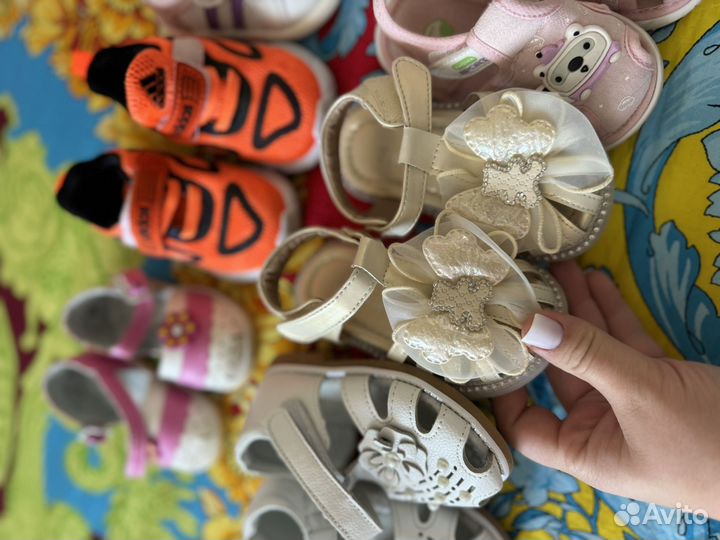 Продам обувь детскую