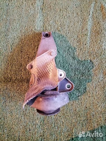 Опора кпп (подушка) правая 8D0399114AJ Audi A4 B6