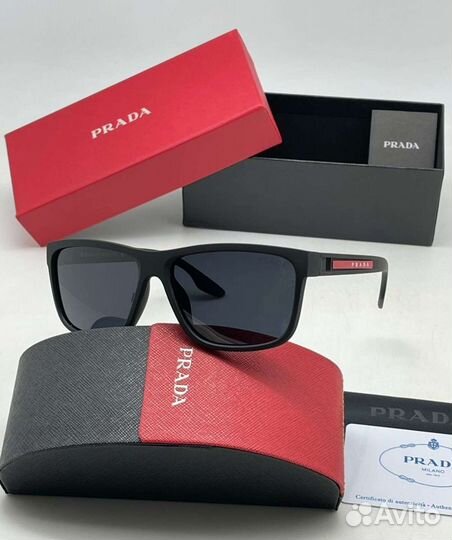 Солнцезащитные очки Prada