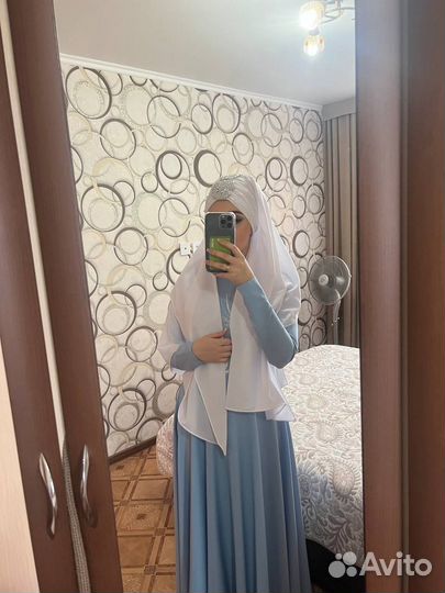 Платье на никах