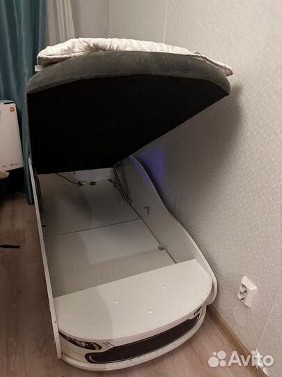 Детская кровать машина с матрасом