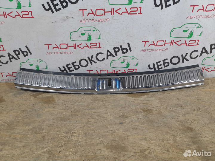 Кожух замка багажника VW Touareg NF (2010-2018)