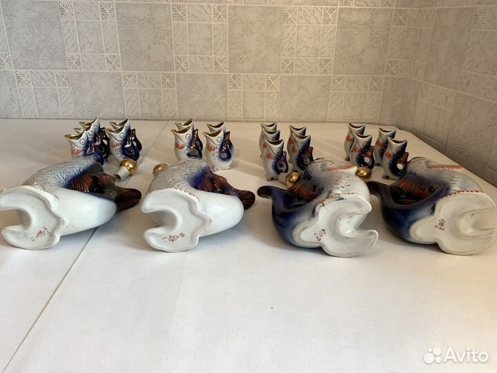 Фарфоровый графин со стопками 