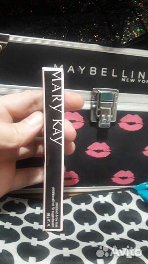 Карандаш для бровей, спрей фиксатор, блеск