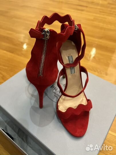 Босоножки женские