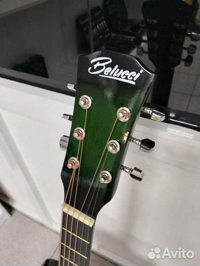 Акустическая гитара