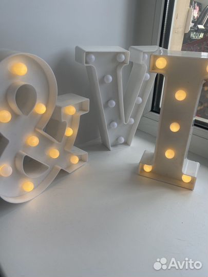 Украшение интерьера буквы V & I