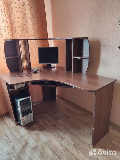 Компьютерный стол бесплатно