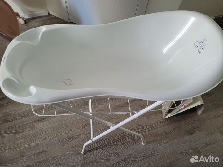 Детская ванночка для купания с подставкой