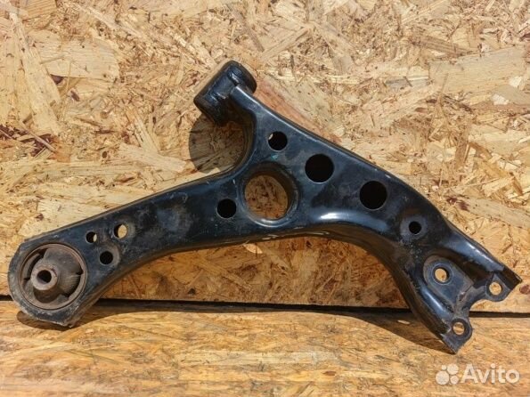 Рычаг передний бумеранг под шаровую Toyota C-HR