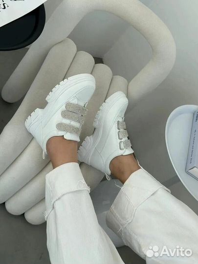 Кроссовки женские