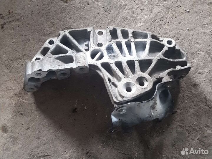 Кронштейн Renault Laguna 3 M9R