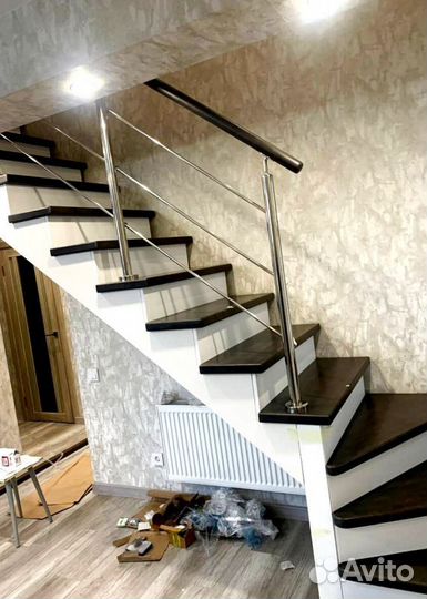 Металлические лестницы с поворотом