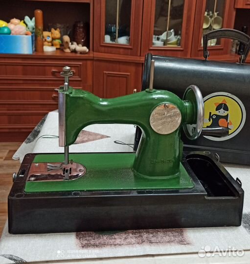 Детская швейная машинка СССР завод Автоприбор дшм1