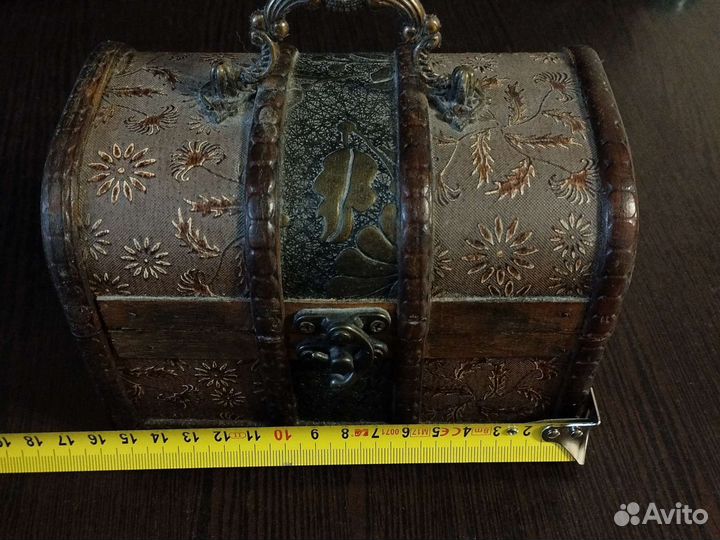 Сундук деревянный