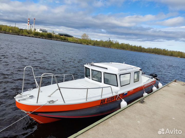 RIB с рубкой и спальником 8 м