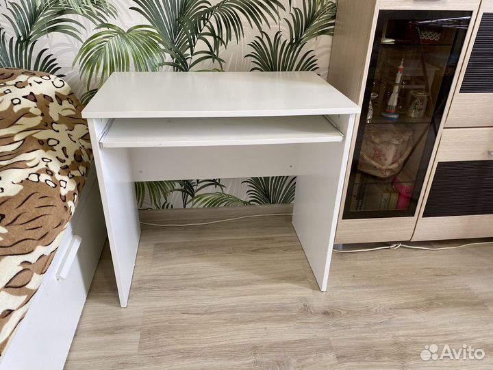 Компьютерный стол IKEA