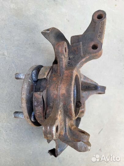 Поворотный кулак правый nissan almera n15