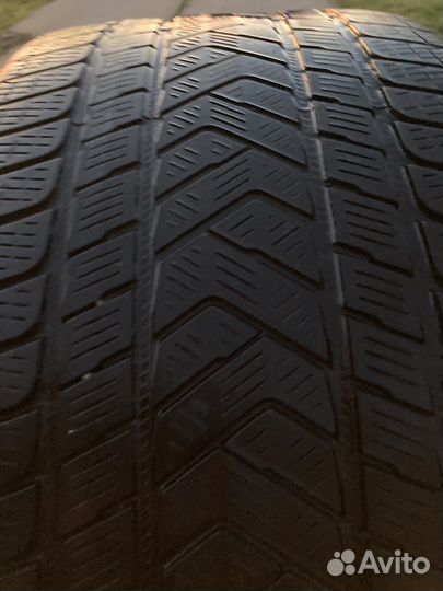 Pirelli P Zero Winter 315/40 R21 и 315/40 R21 111V