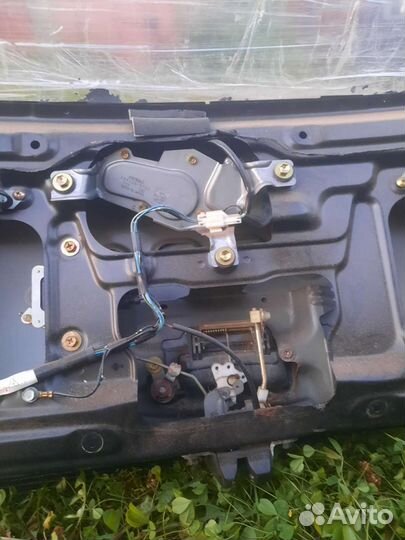 Спойлер + крышка багажника mitsubishi airtrek