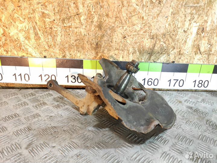 Кулак поворотный передний левый E 124