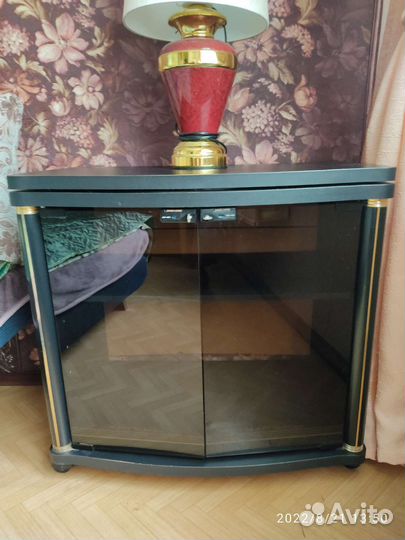 Тумба под телевизор, видео и аудио аппаратуру