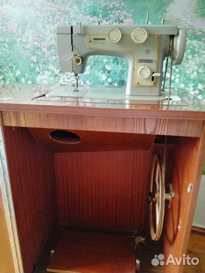 Швейная машина Подольск 142