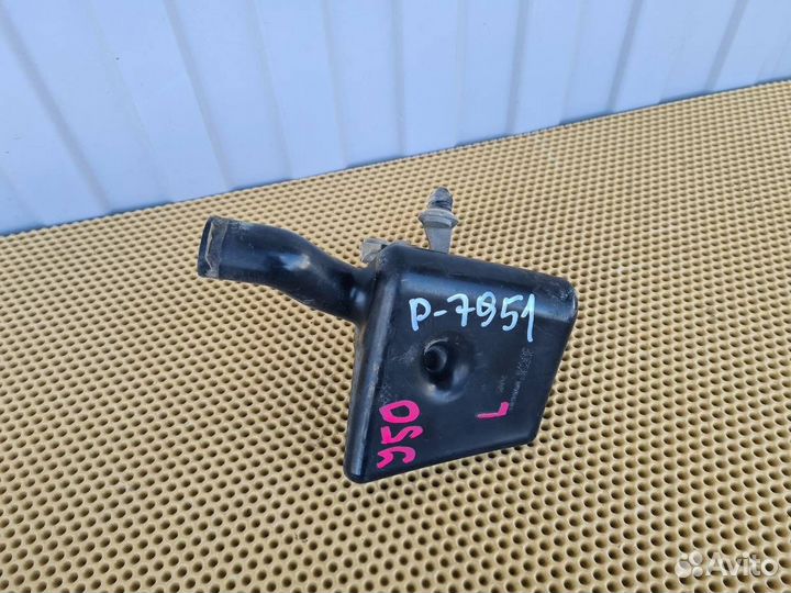 Резонатор воздушного фильтра передний левый