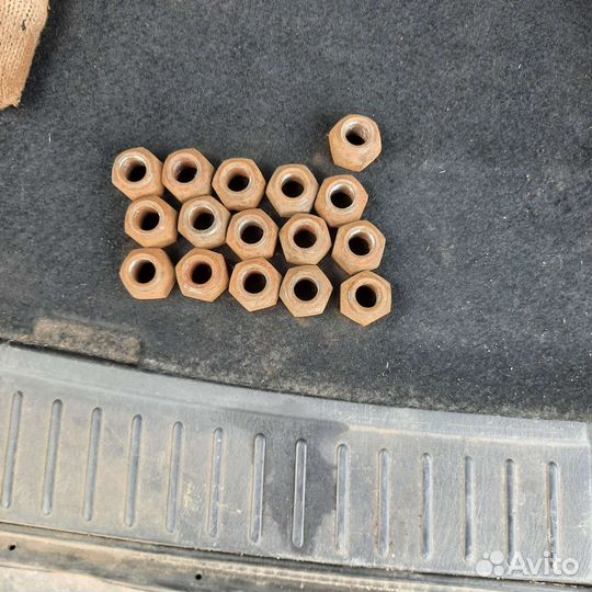 Колесные гайки