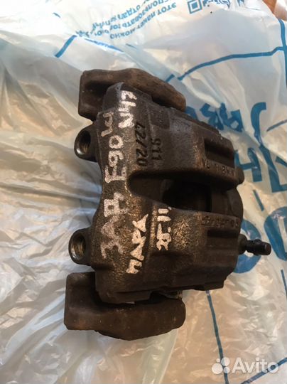 Задний правый суппорт bmw e90