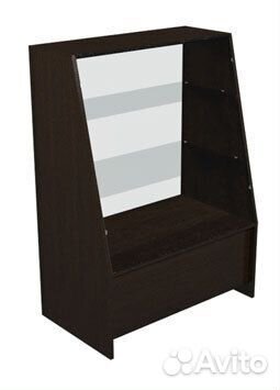 Наклонная стеклянная витрина