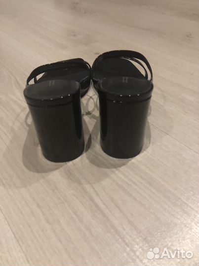 Шлепанцы Н&М