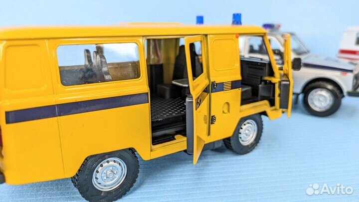 Модель УАЗ 18 см дпс, милиция, скорая