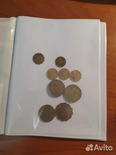 Монеты и банкноты разных стран, жетоны