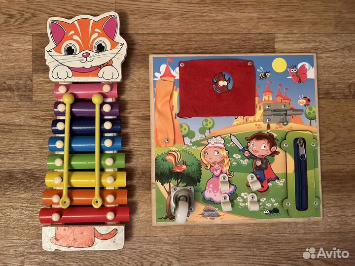 Деревянные игрушки, книги