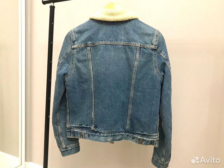 Женская джинсовая куртка levis