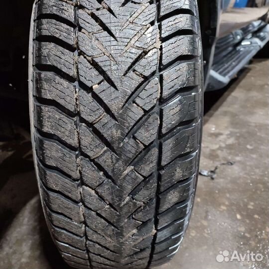 Goodyear UltraGrip 245/65 R17 107