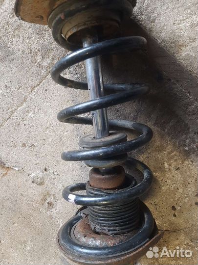 Пружина передняя Mitsubishi Colt 6 Z3