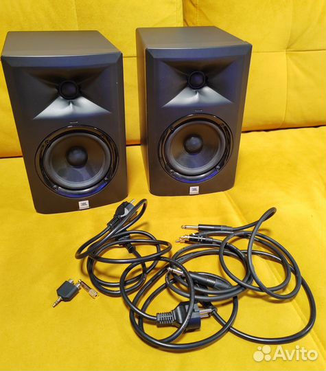 Студийные мониторы JBL LSR305