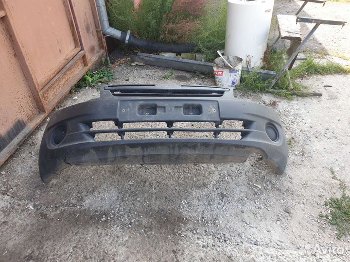 Бампер гранта пластик без пт фар