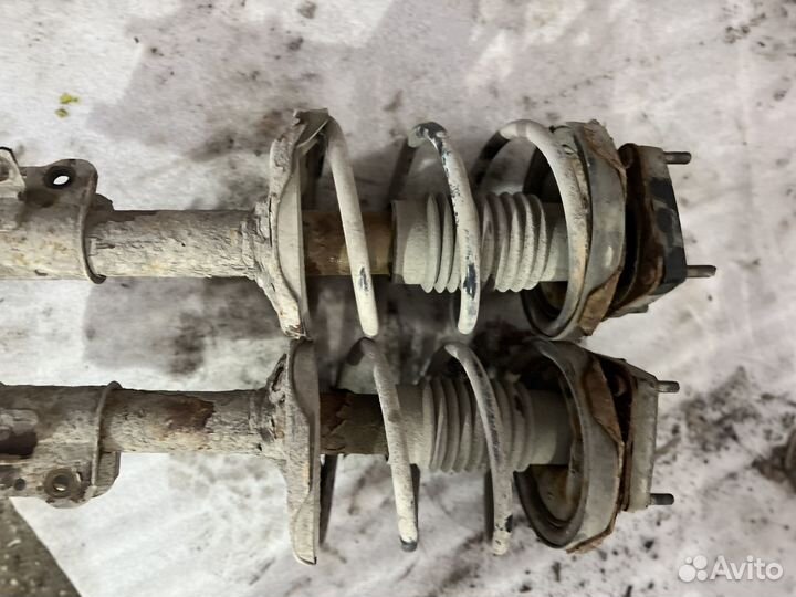 Стойка передняя Mazda Capella GF