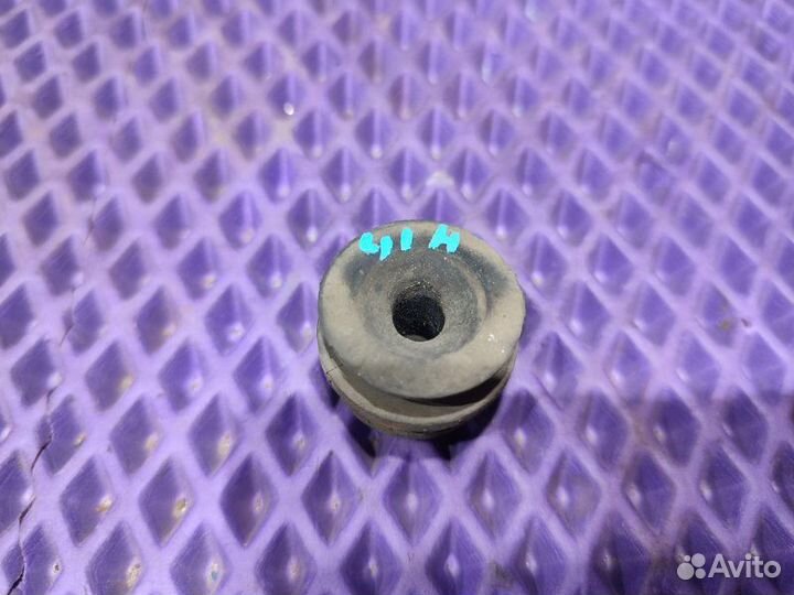 Подушка радиатора Mitsubishi Outlander